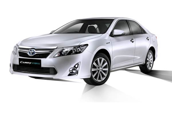 2013 Toyota Camry Hybrid launched at Rs 29.75 lakh